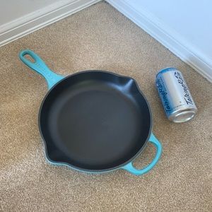 Le Creuset skillet #23 9”